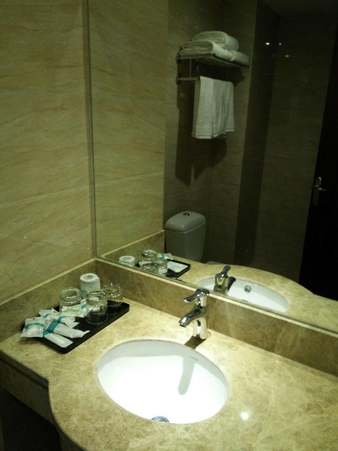 Chengdu Airport Ruijia Hotel Екстер'єр фото